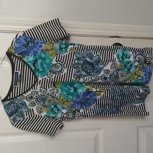 $ 𝅺karen Scott shirt sleeves v neck Tshirt. Size M